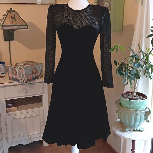 Vintage. Karen Lucas for Niki Black Evening Dress. Cocktail. Quiet Luxury. - Picture 1 of 13